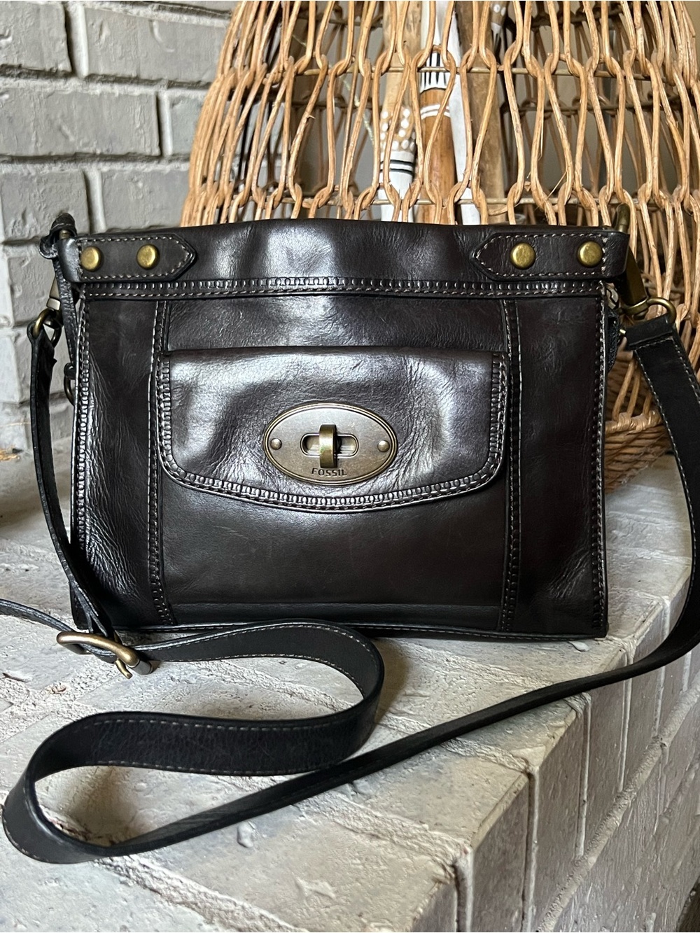 Fossil Vintage Revival Maddox Black Leather Turnlock Crossbody Bag